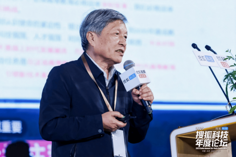 蔣尚義：遺憾沒打敗英特爾，台積電十年內非常穩
